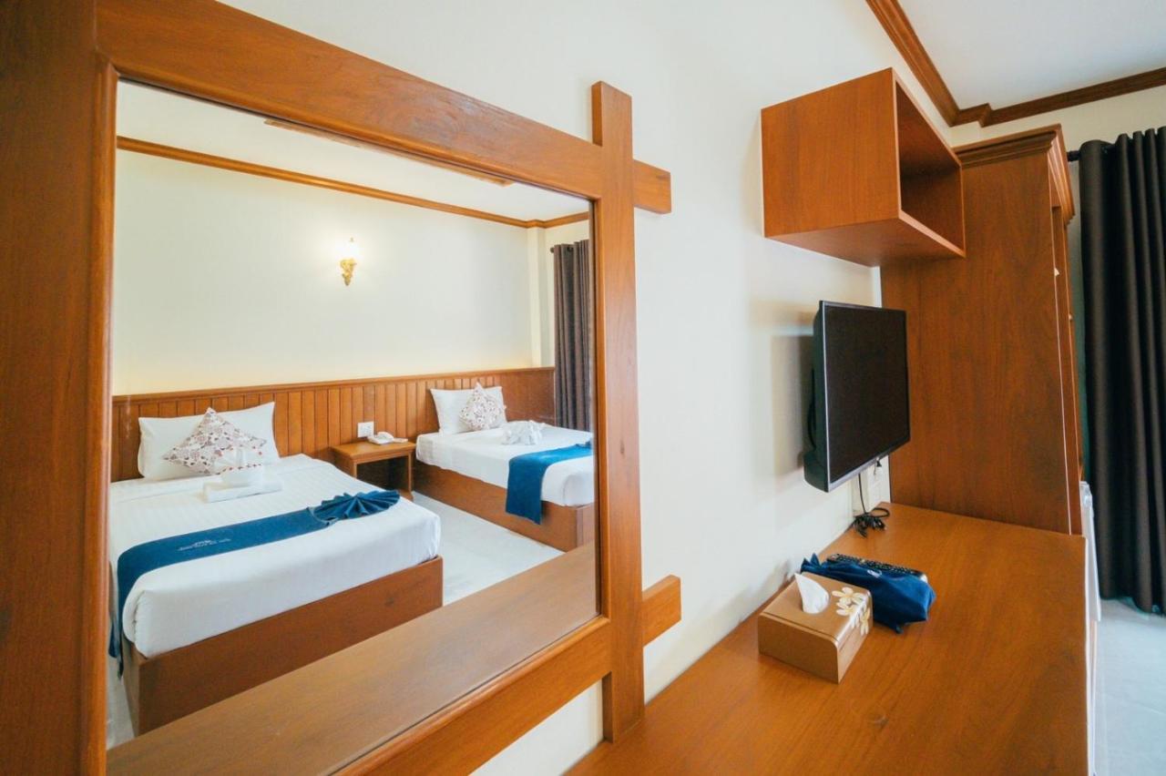 Huen Him Kong Hotel Пхрэ Экстерьер фото