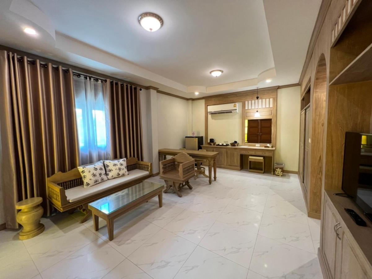 Huen Him Kong Hotel Пхрэ Экстерьер фото